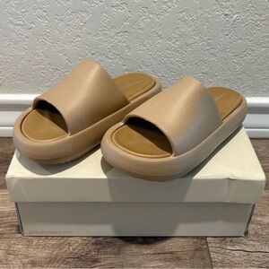 Beach Slides by J/Slides in Sand Size 7